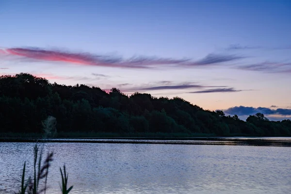 Schöner Sonnenuntergang Über Dem See — Stockfoto