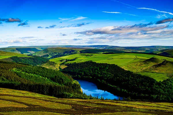 Krásná Krajina Zelenými Kopci Modrá Obloha — Stock fotografie