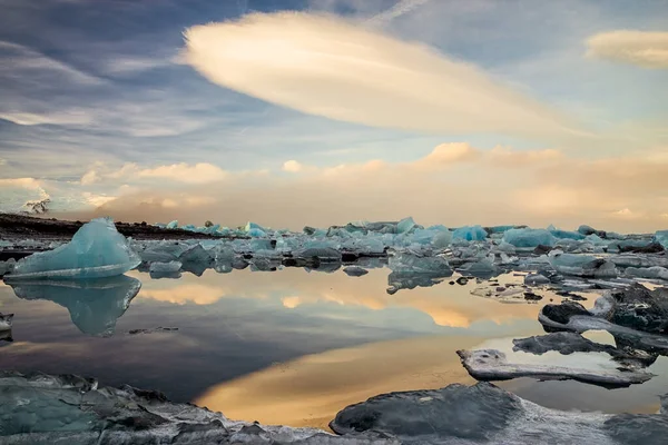 Icebergs Lago Jokulsarlon Parque Nacional Vatnajokull Nascer Sol Islândia — Fotografia de Stock