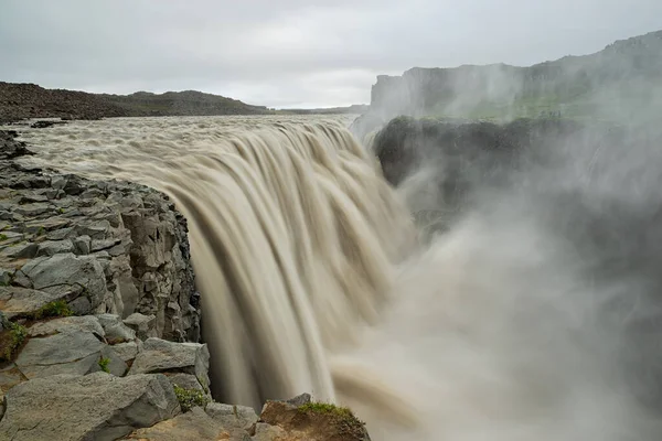 Krachtige Dettifoss Waterval Met Stijgende Mist Spray Ijsland — Stockfoto