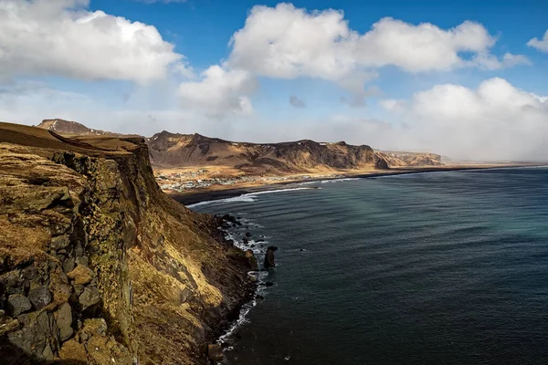 Linia Brzegowa Półwyspie Dyrholaey Południowej Islandii Słoneczny Dzień — Zdjęcie stockowe