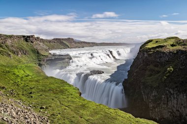 İzlanda 'da Gullfoss şelalesinin yaz manzarası