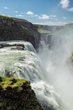 İzlanda 'da Gullfoss şelalesinin yaz manzarası