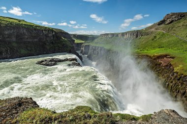 İzlanda 'da Gullfoss şelalesinin yaz manzarası
