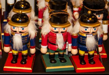 Farklı tasarımlarda Noel ağacı fındıkkıranı