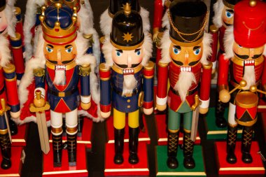 Farklı tasarımlarda Noel ağacı fındıkkıranı