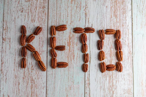 ナッツ 健康的な脂肪とタンパク質食品 ビーガン ケトジェネティックな食事 植物ベースの食事 クローズアップから作られた記述Keto Dietは 木製の背景にあります — ストック写真