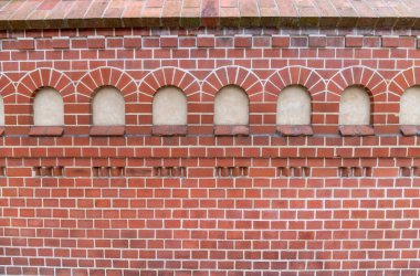 Pencereyi taklit eden tuğla duvar, kırmızı tuğla duvarın arka planı