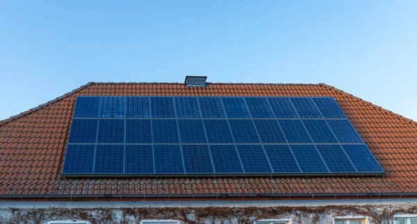 Photovoltaic solar modules on a clay tile roof in Germany. — Foto Stock