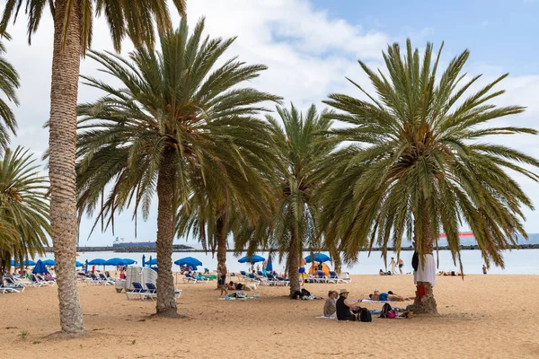Playa de las Teresitas, Tenerife, İspanya - 11 Nisan 2022, Sahra kumlu sahil