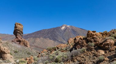 Tanrı 'nın Parmağı ya da Teide Dağı' nın eteğindeki Roque Cinchado, Las Kanada Ulusal Parkı, Kanarya Adaları, Tenerife, kopyalama alanı