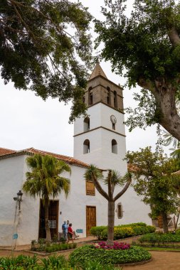 Icod de Los Vinos, Tenerife, İspanya - 12 Nisan 2022, Icod de los Vinos şehir merkezi tarihi