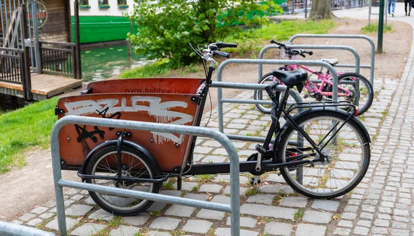 Berlin Germany May 2022 Cargo Bike Tied Bike Rack Copy — Fotografia de Stock