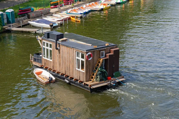 Berlin Treptow Germany May 2022 Floating Wooden House View Spree — Zdjęcie stockowe