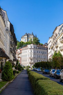 Karlovy Vary, Çek Cumhuriyeti - 7 Ağustos 2022, Şehir sokakları, kopyalama alanı