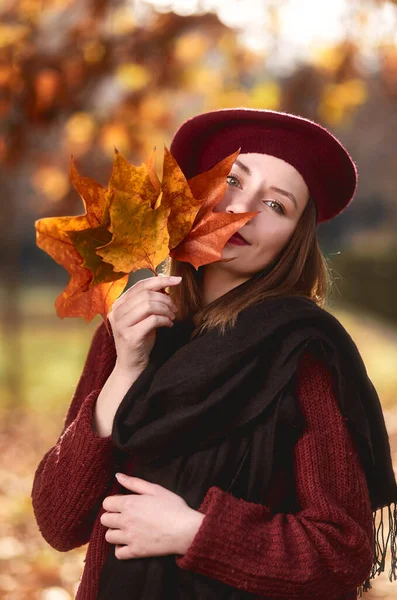 Caucasian Girl Posing Park Autumn Leaves Her Hand Covering Her — Zdjęcie stockowe