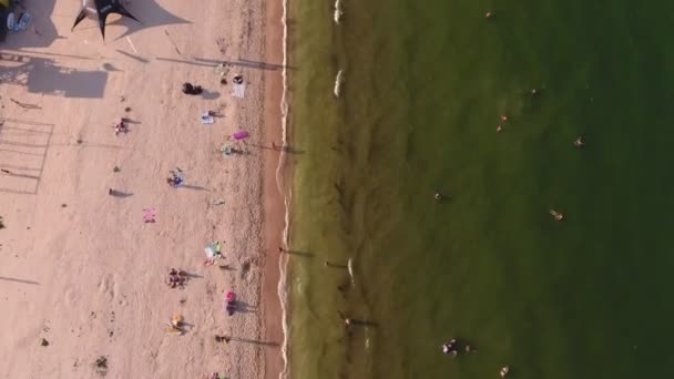 Luftaufnahme Eines Schmalen Und Geraden Sandstreifens Auf Arabat Pfeil Sonnigen — Stockvideo