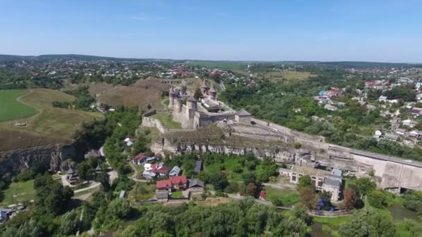 Luchtopname Van Een Middeleeuws Stenen Bolwerk Met Zeven Torens Karpaten — Stockvideo