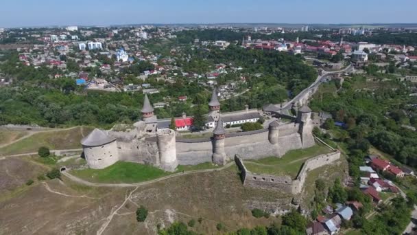 Luftaufnahme Einer Alten Steinernen Festung Mit Sieben Türmen Den Karpaten — Stockvideo