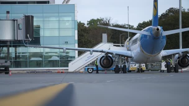 Odessa Ukraina November 2021 Förberedelser För Start Ett Passagerarflygplan Flygplatsen — Stockvideo