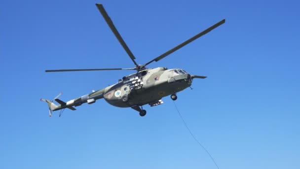 Kiev Oekraïne Oktober 2021 Prachtig Uitzicht Een Militaire Helikopter Geschilderd — Stockvideo