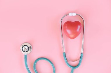 Sağlık hizmeti farkındalığı ve sağlık kontrolü konsepti, tıp doktoruyla sağlık randevusu danışmanlığı. Hasta Muayenesi için Doktor Kardiyoloji Ekipmanı. Sağlık ve Tıbbi Konseptler