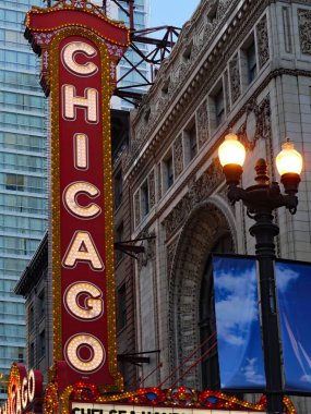  Chicago Tiyatrosu 'nun ikonik amblemi, Ulusal Tarihi Yerler Kaydı' nda yer alıyor..