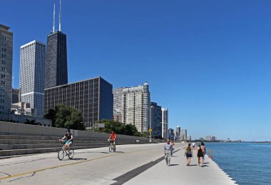 Chicago 'nun zengin Kuzey Michigan bölgesi yaz aylarında eğlence parkının popüler olduğu rıhtıma sarılıyor.