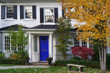 Sonbaharda ön bahçe