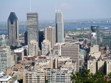 Montreal şehir merkezi silueti Mount Royal 'dan görülüyor