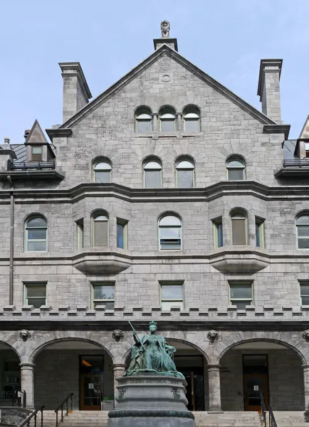 Mcgill University Montreal Mit Statue Von Königin Victoria — Stockfoto