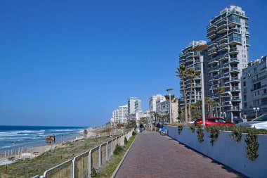 Akdeniz kıyısı boyunca Tel Aviv Sahil Alanı
