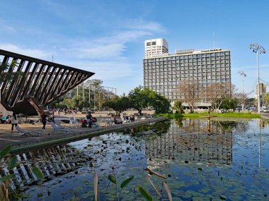 TEL AVIV - Belediye binasının önündeki büyük meydan, orada öldürülen son Başbakan İzak Rabin 'in anısına Rabin Meydanı olarak değiştirildi.