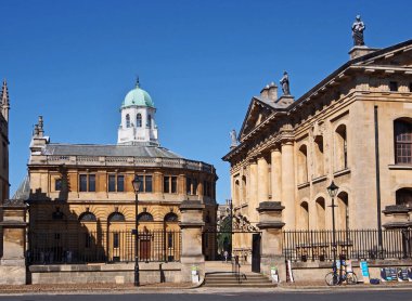 Oxford Üniversitesi, Sheldonian Tiyatrosu Catte Caddesi 'nden izlendi