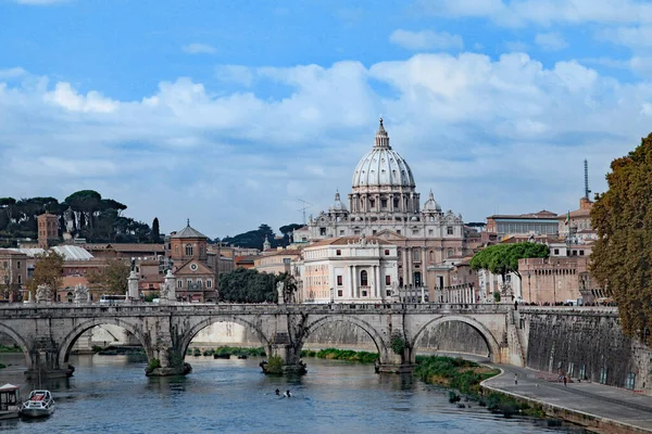 Рим Набережная Реки Тибр Базиликой Святого Петра — стоковое фото