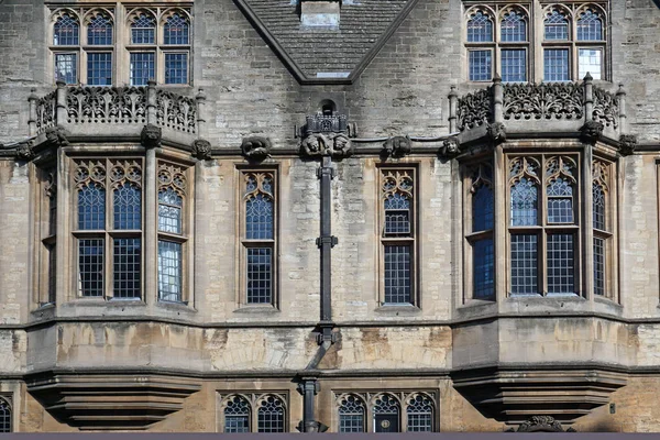Oxford Inglaterra Gárgolas Ventanales Cristal Con Plomo Dan Calle Desde — Foto de Stock