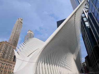 NEW YORK - Oculus, kanatlarını çırpan bir güvercin şeklinde bir tren istasyonu, Dünya Ticaret Merkezi 9 / 11 anısına en son eklenen yer..