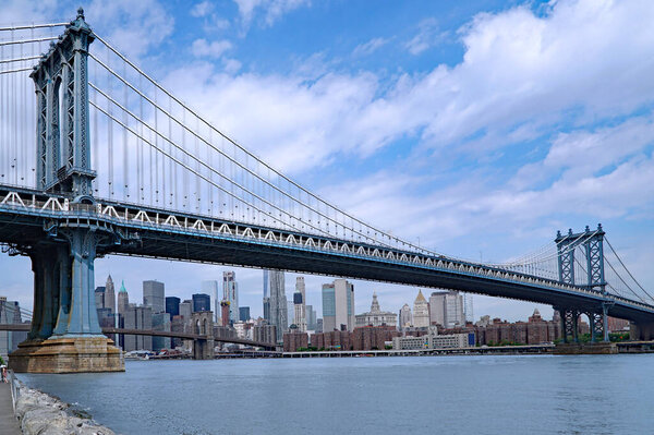 Manhattan Bridge and skyline viewed from Brooklyn Bridge Park, New York