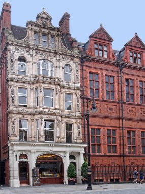 Londra 'daki eski ticari binaları süsleyin.