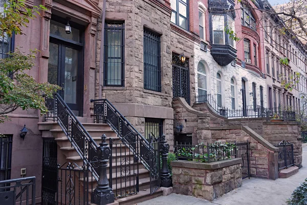 Residential Street Old Brownstone Type Townhouses Apartment Buildings — Stock Photo, Image
