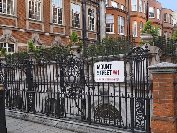 Londýn Mount Street Mayfair Značka Ulice Plotě Byty — Stock fotografie