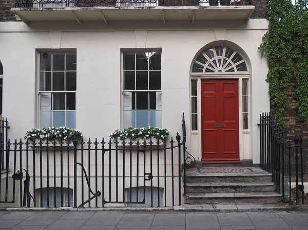 Typical Central London Townhouse Exterior Entrance Basement — Stock Photo, Image