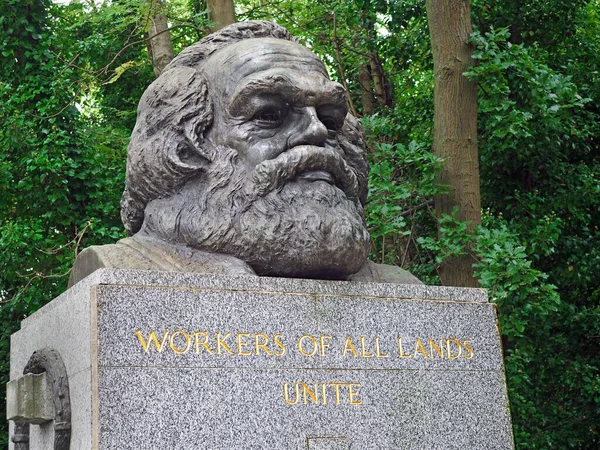 London September 2016 Communist Philosopher Karl Marx Buried Massive Monument — 图库照片