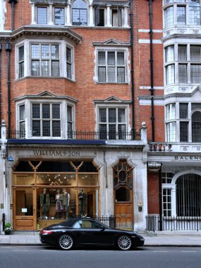 Elegant architecture and stores in theMayfair district of London