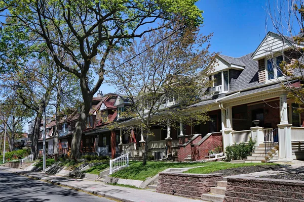 Calle Residencial Urbana Con Hilera Casas Adosadas Más Antiguas Con — Foto de Stock