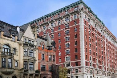 Central Park 'a bakan zarif eski New York apartmanları
