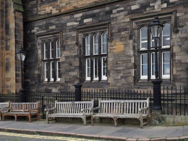 Eski ahşap banklar, Edinburgh Üniversitesi.