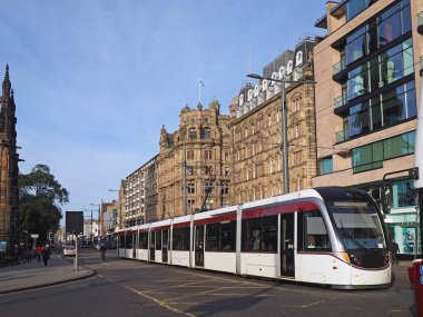 Edinburgh, İskoçya 'daki Princes Caddesi' ndeki tramvay ya da tramvay