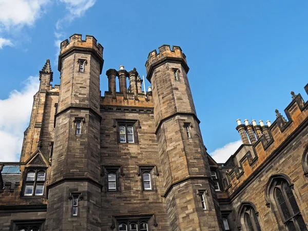 ゴシック様式の大学の建物スコットランド — ストック写真