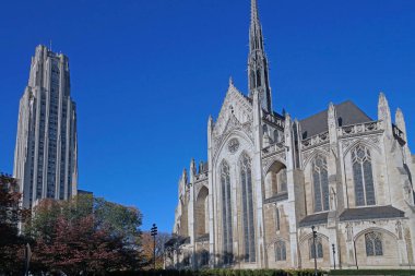 Pittsburgh Üniversitesi Katedrali ve Heinz Anıt Şapeli ile Pittsburgh Kampüsü